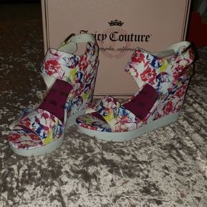 Juicy Couture White Floral Wedges